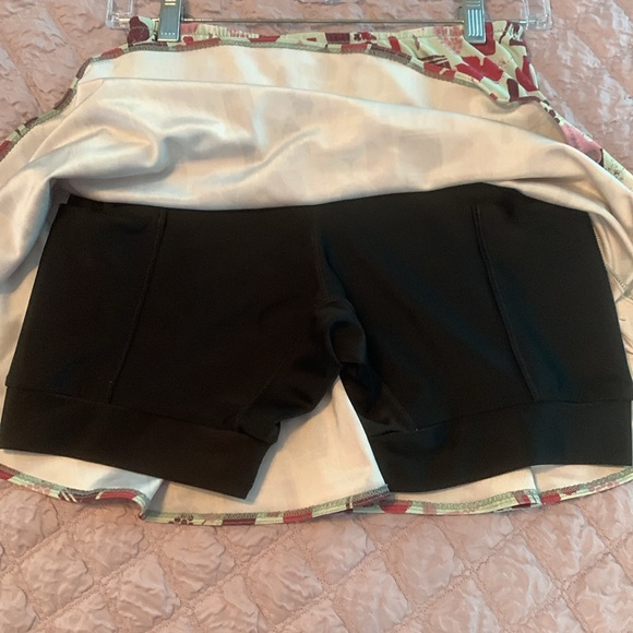 Woman’s Wine Skort - Picture 4 of 5